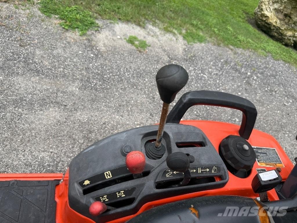 Kubota BX2380 الجرارات