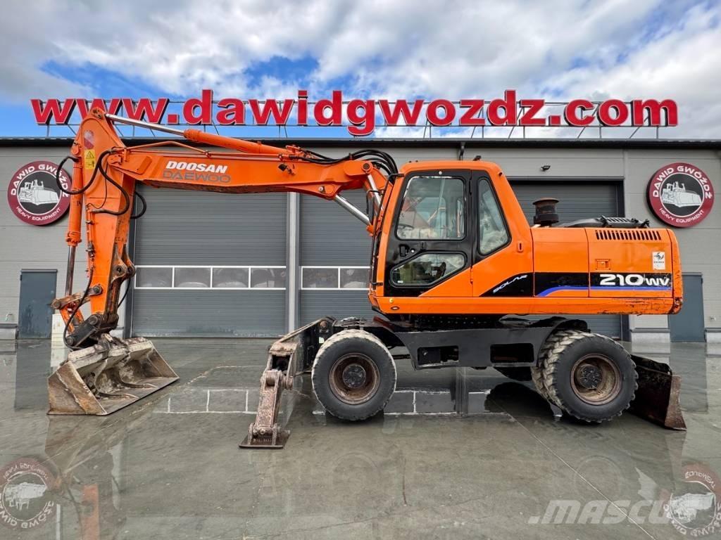 Doosan SOLAR 210W حفارات بعجل