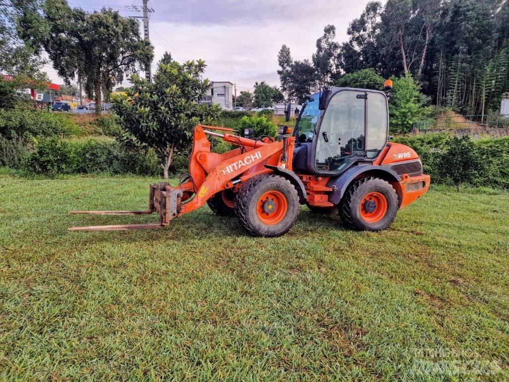Hitachi ZW 95 لوادر بعجل