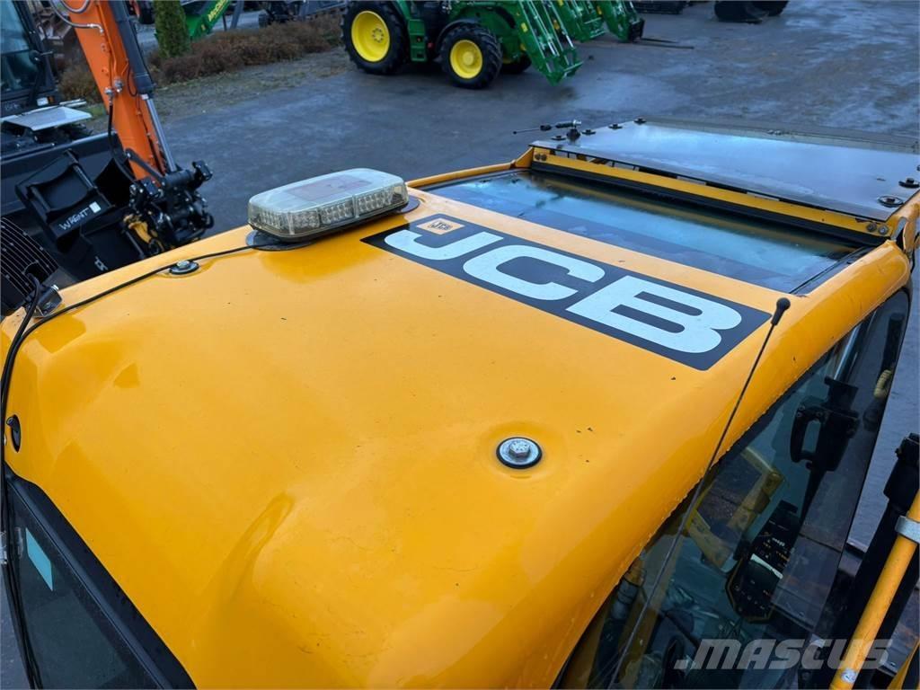 JCB JS145W T4i حفارات بعجل