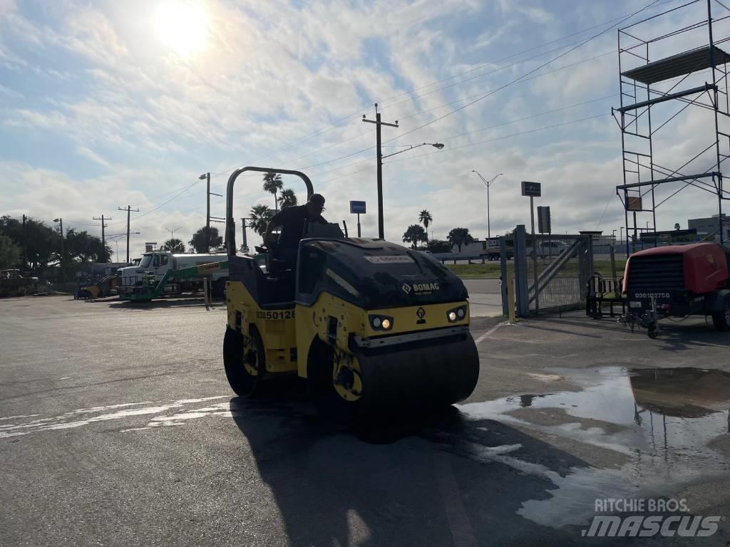 Bomag BW 138 مداحل ثنائية الاسطوانة