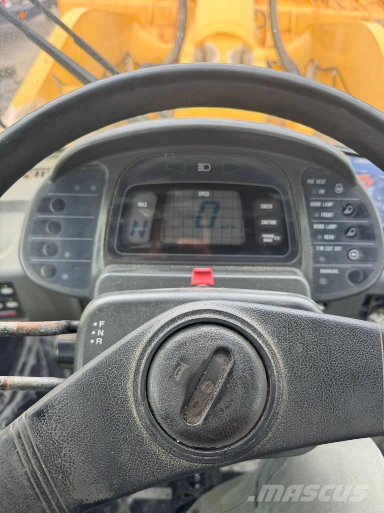Komatsu WA 500-3 لوادر بعجل
