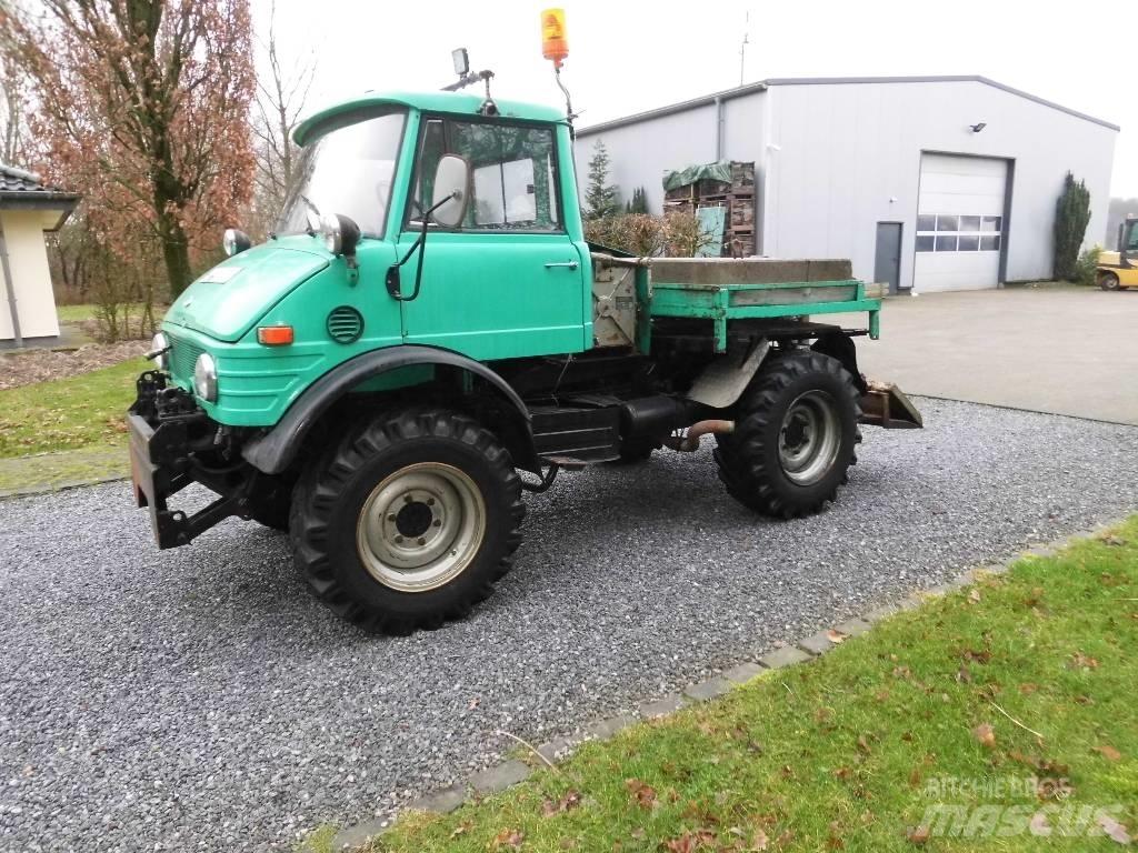 Unimog 406 الجرارات