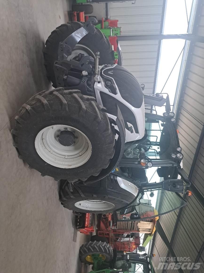 Valtra N155 الجرارات