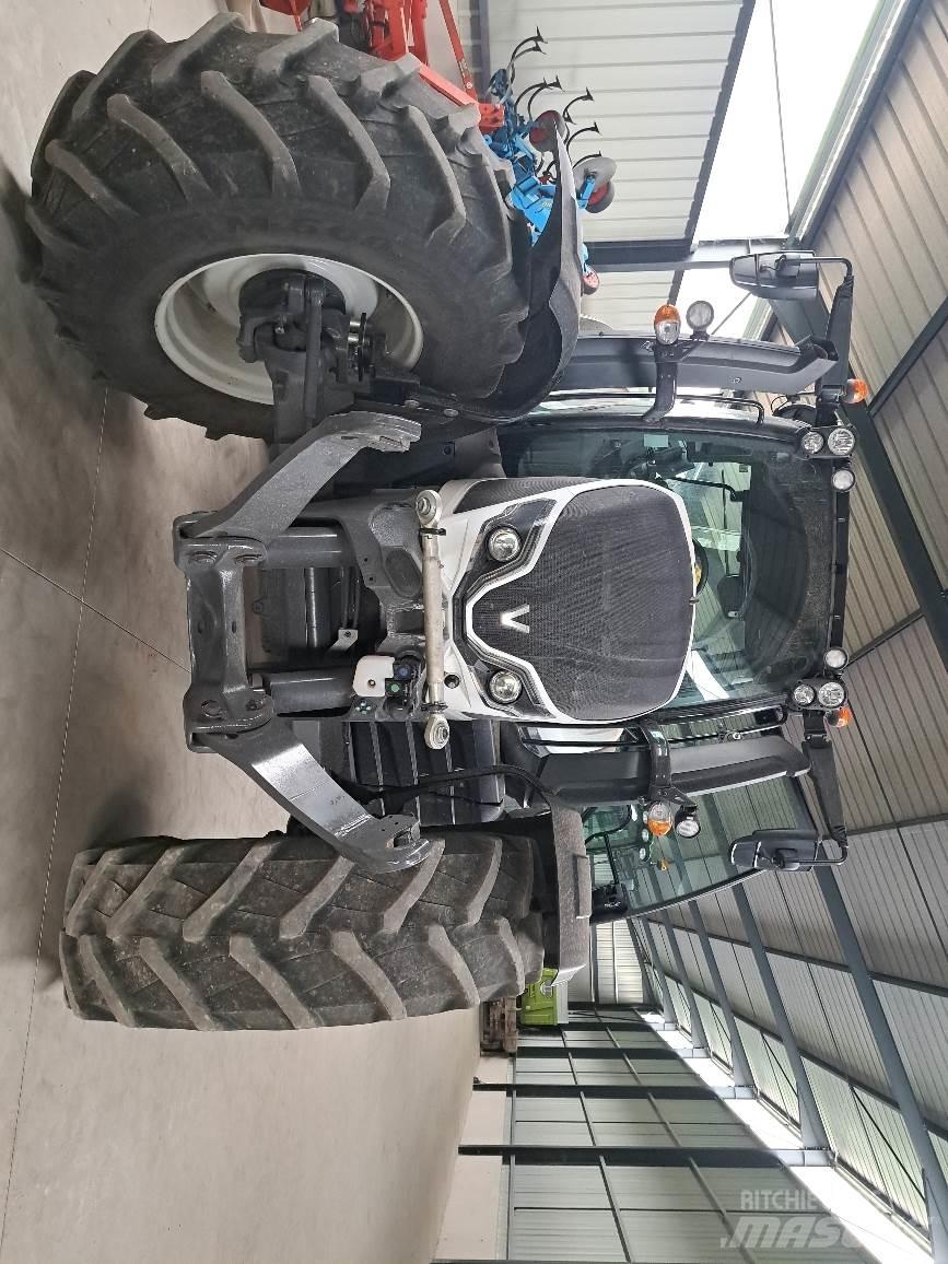 Valtra N155 الجرارات