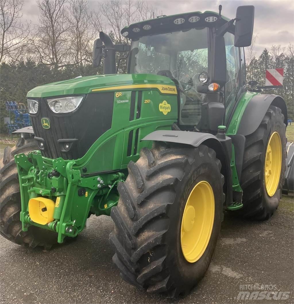 John Deere 6R 250 الجرارات