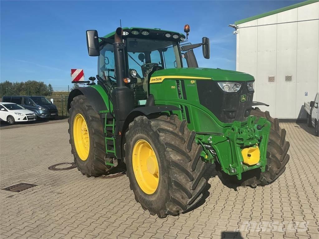 John Deere 6R 250 الجرارات