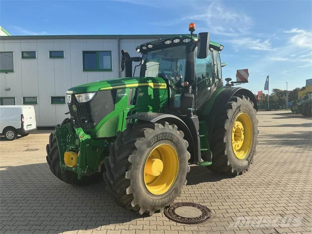 John Deere 6R 250 الجرارات