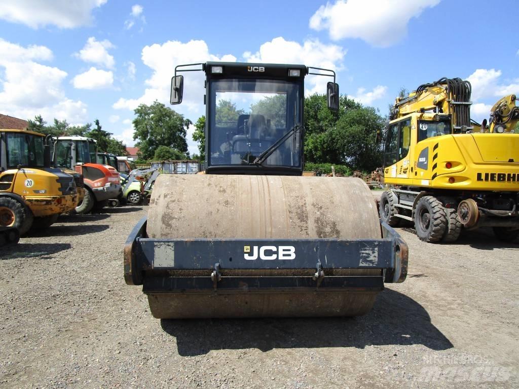 JCB VM 132  VM 137 ضاغطات التربة