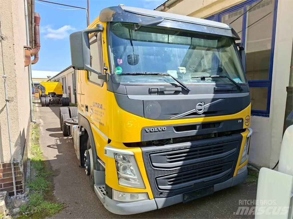 Volvo FM 500 6X2 شاحنات بمقصورة وهيكل