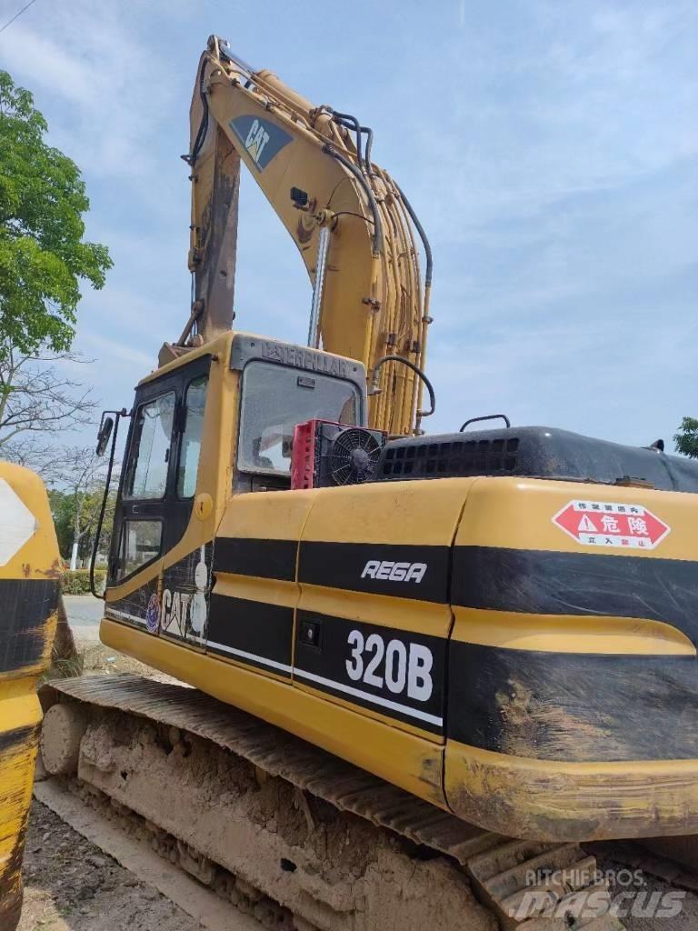 CAT 320 B حفارات زحافة