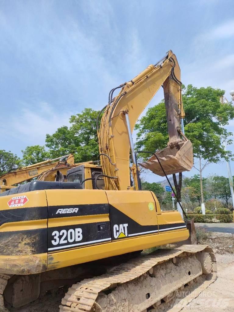 CAT 320 B حفارات زحافة