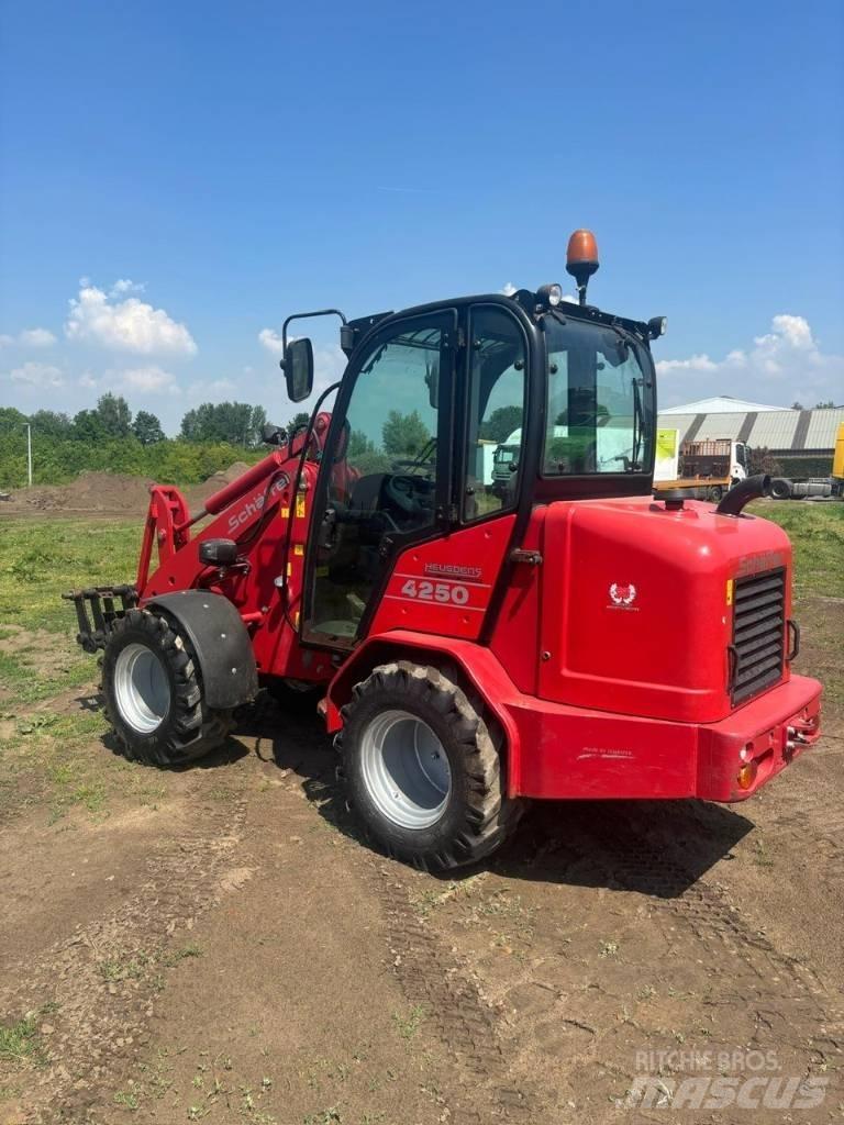 Schäffer 4250 لوادر صغيرة