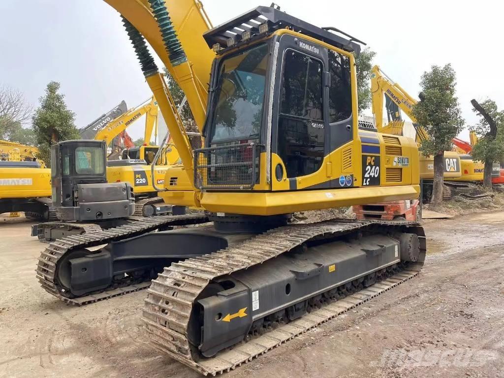 Komatsu PC240-8 حفارات زحافة