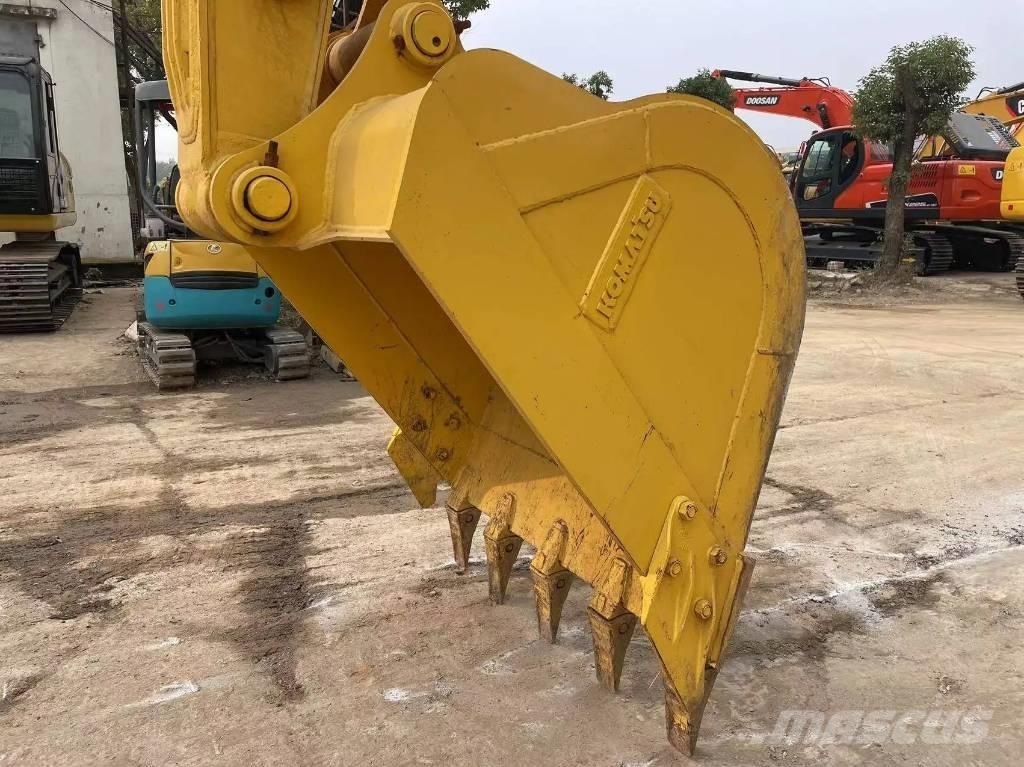 Komatsu PC240-8 حفارات زحافة