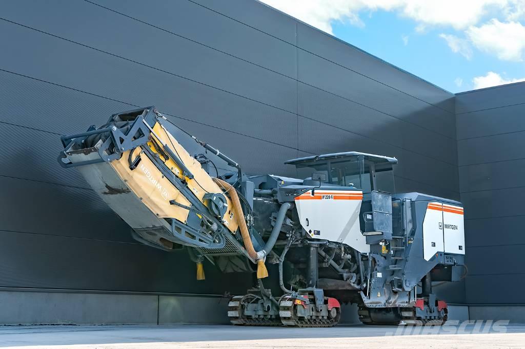 Wirtgen W 220 FI ماكينات الكشط البارد للأسفلت