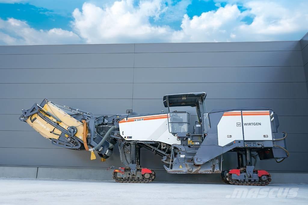 Wirtgen W 220 FI ماكينات الكشط البارد للأسفلت