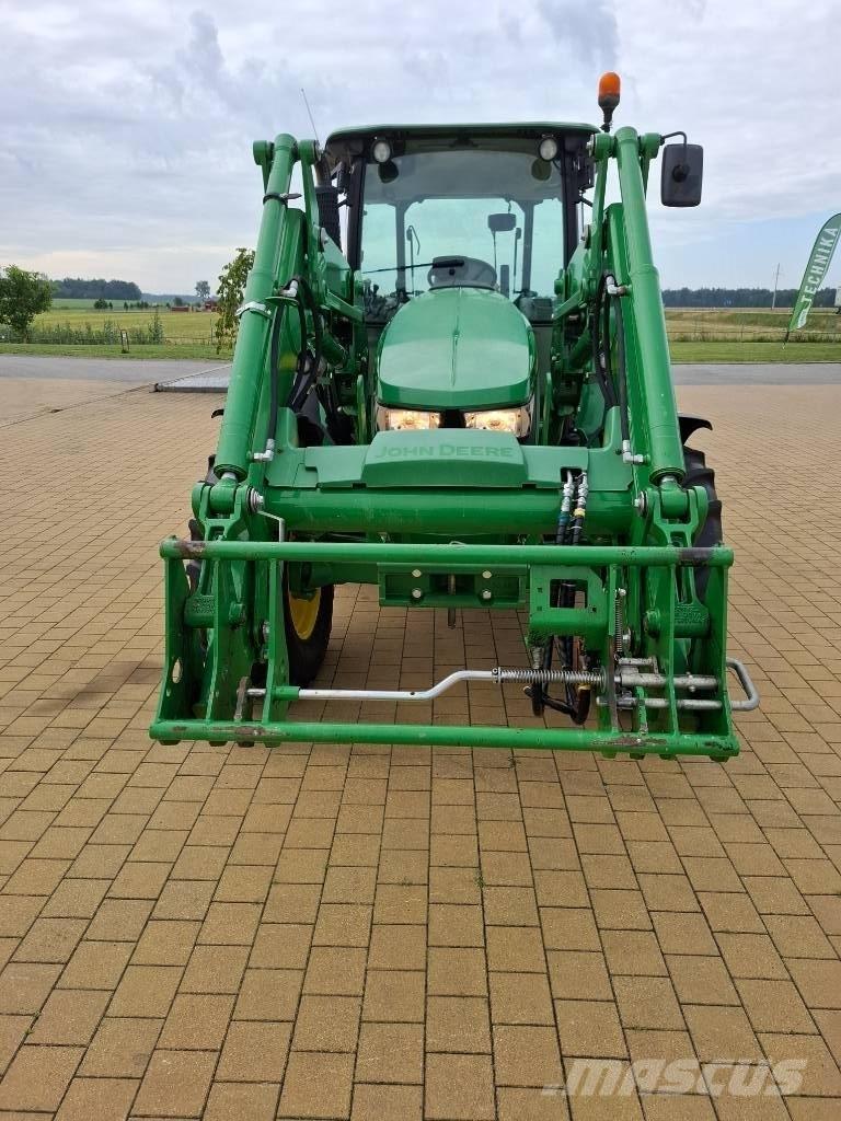 John Deere 5100M الجرارات