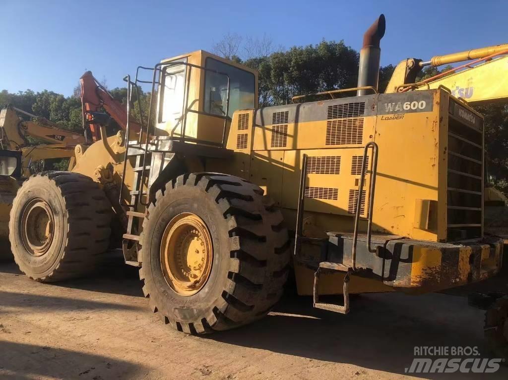 Komatsu WA 600-3 لوادر بعجل