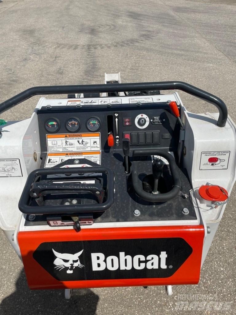 Bobcat MT 55 لوادر زحافة