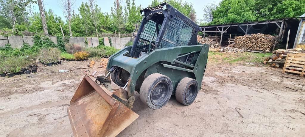 CAT 226 لوادر انزلاقية التوجيه