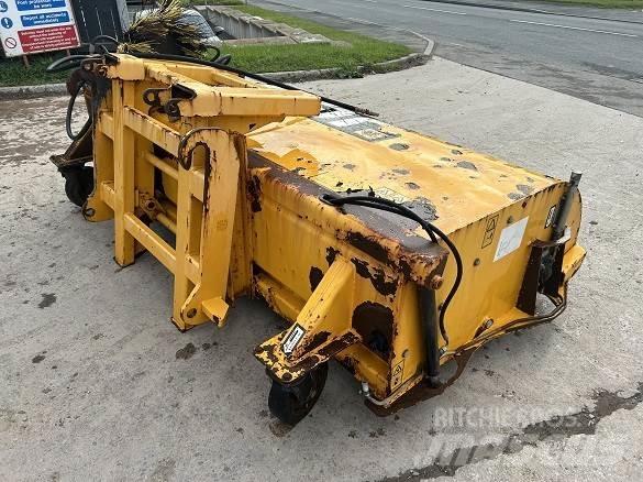 JCB SWEEPER SC240 أخرى