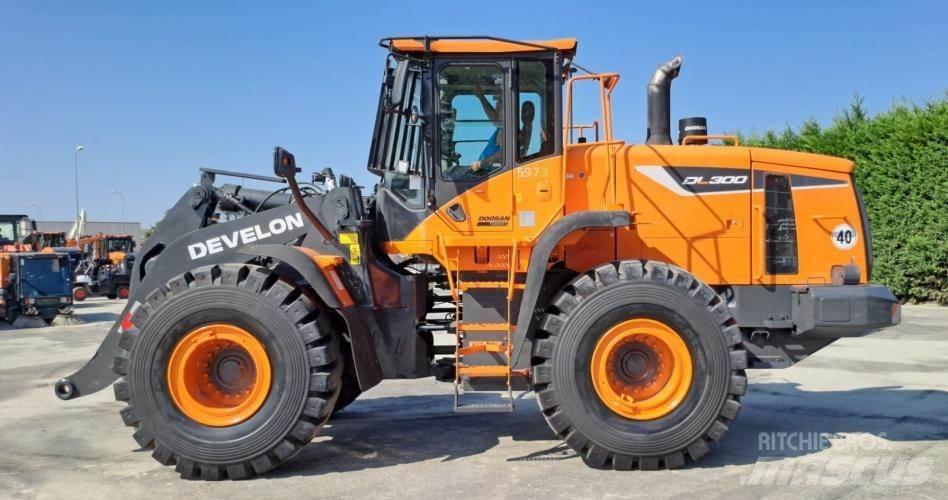 Doosan DL300-5 لوادر بعجل