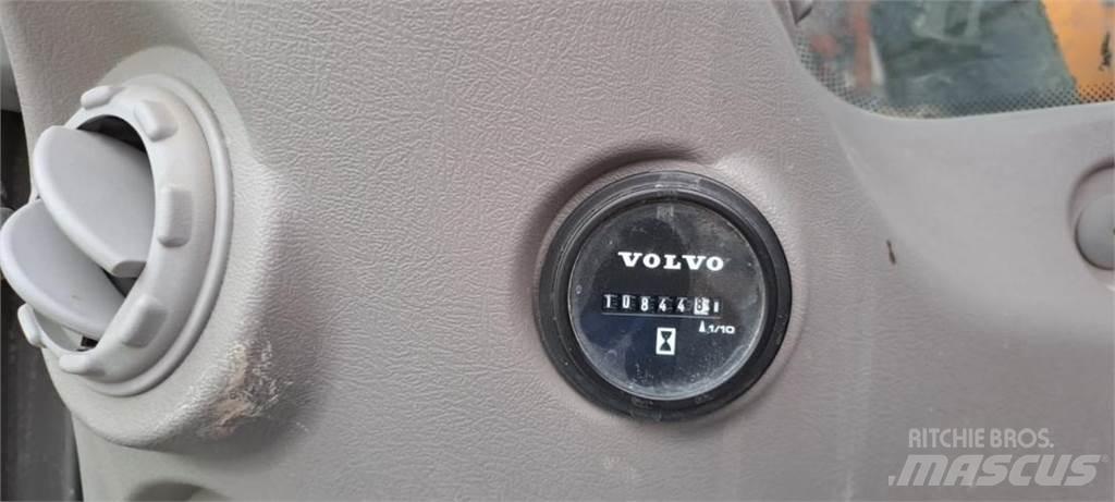 Volvo EC220E NL حفارات زحافة