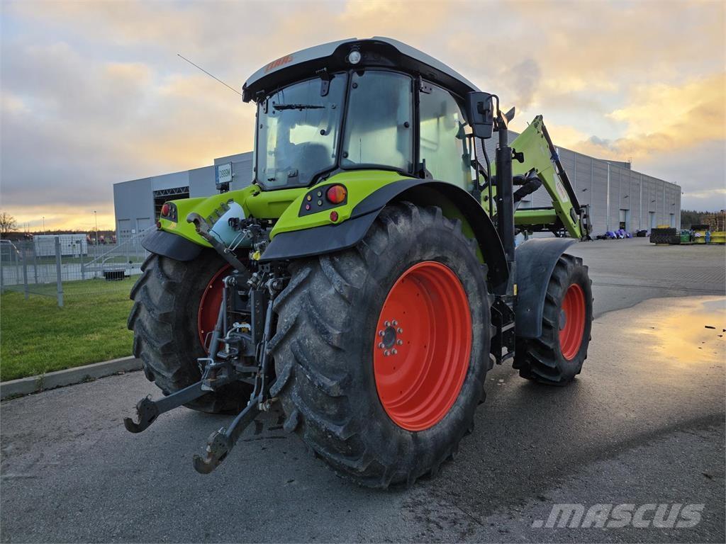 CLAAS Arion 440 الجرارات
