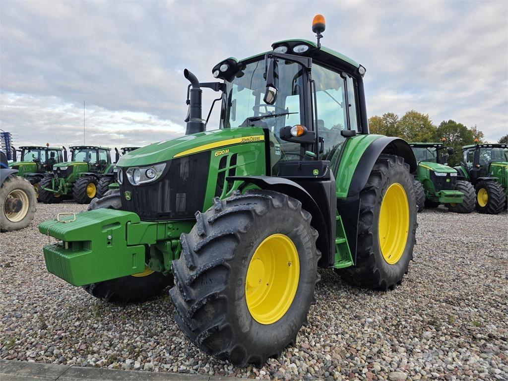John Deere 6120M الجرارات