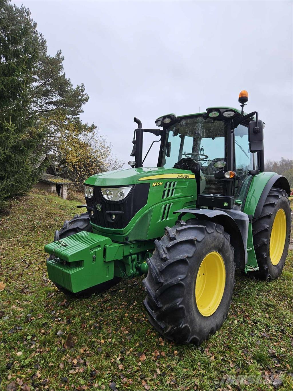 John Deere 6130M الجرارات