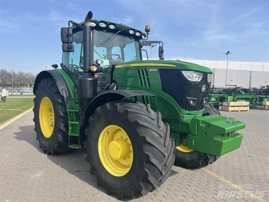John Deere 6215R الجرارات