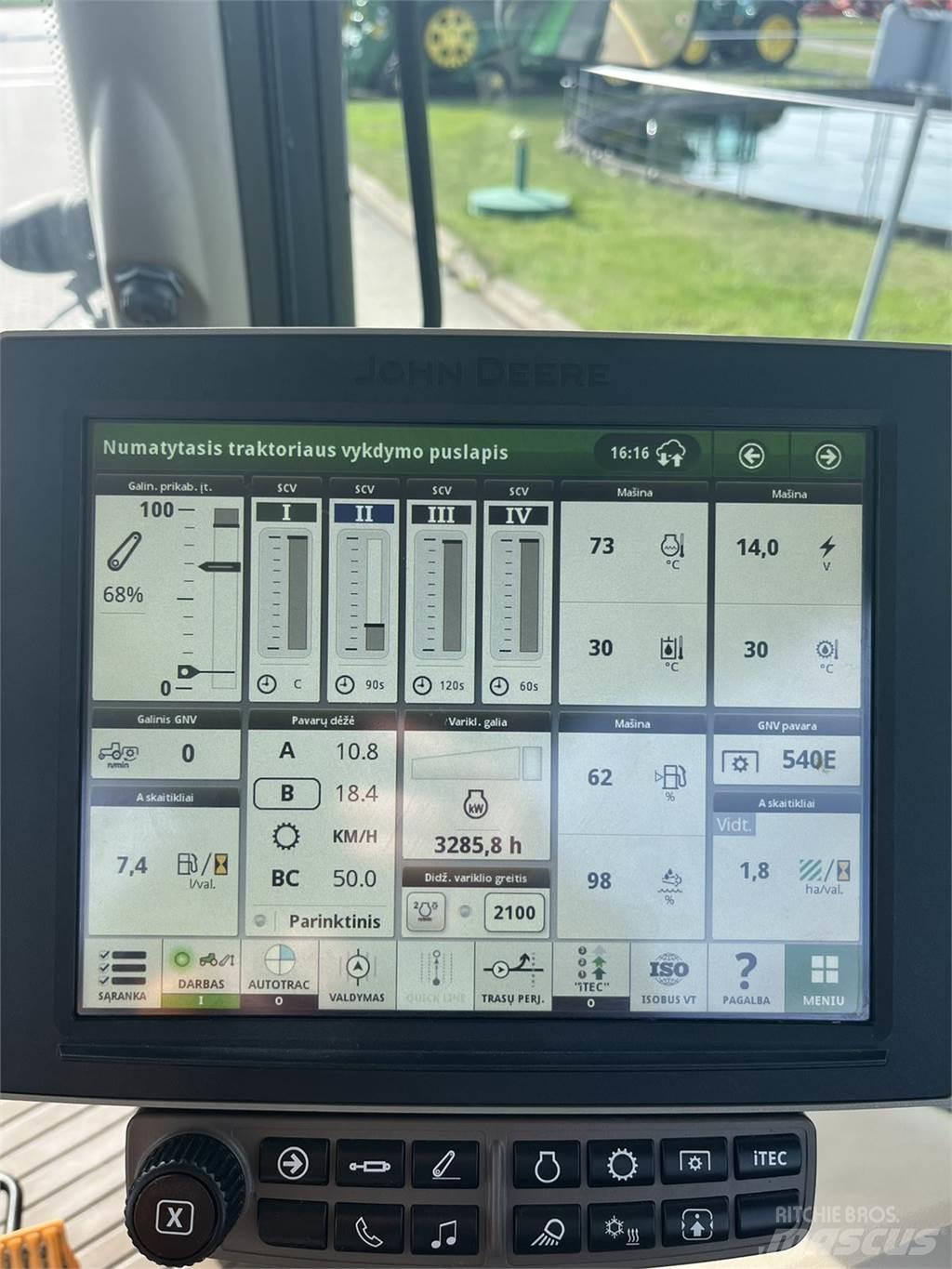John Deere 6215R الجرارات