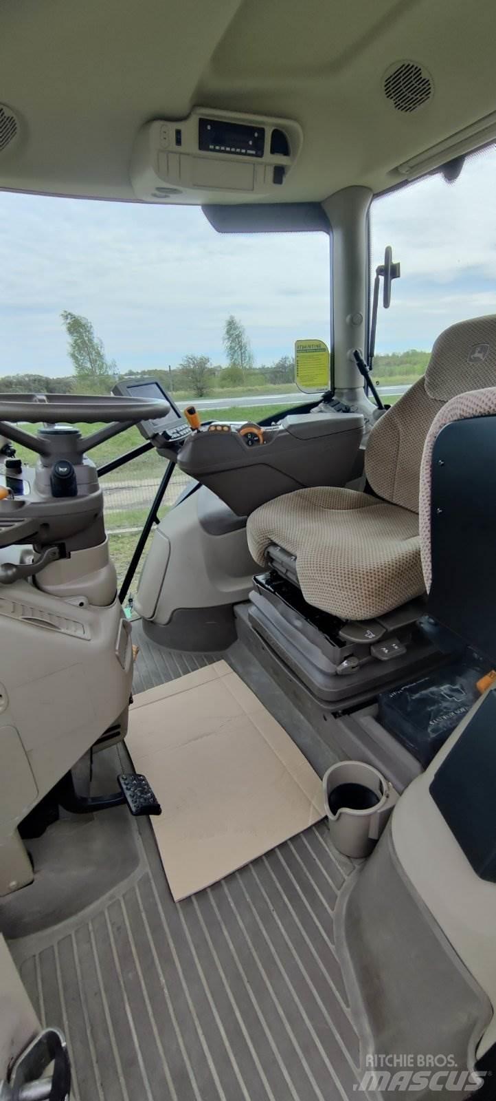 John Deere 6215R الجرارات