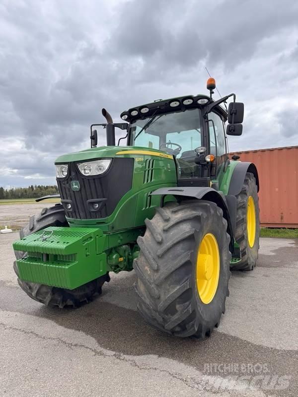 John Deere 6215R الجرارات