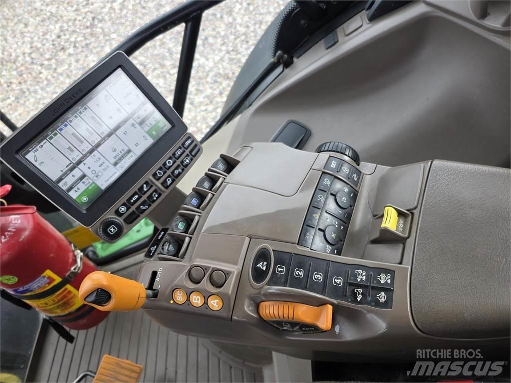 John Deere 6215R الجرارات
