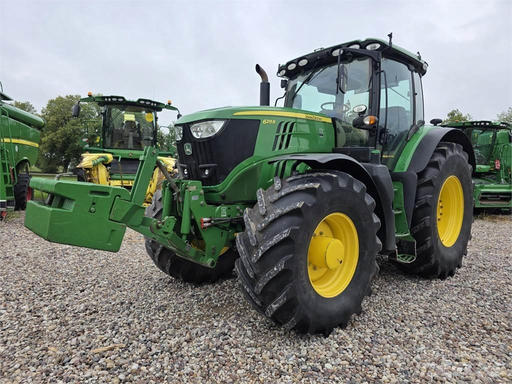 John Deere 6215R الجرارات