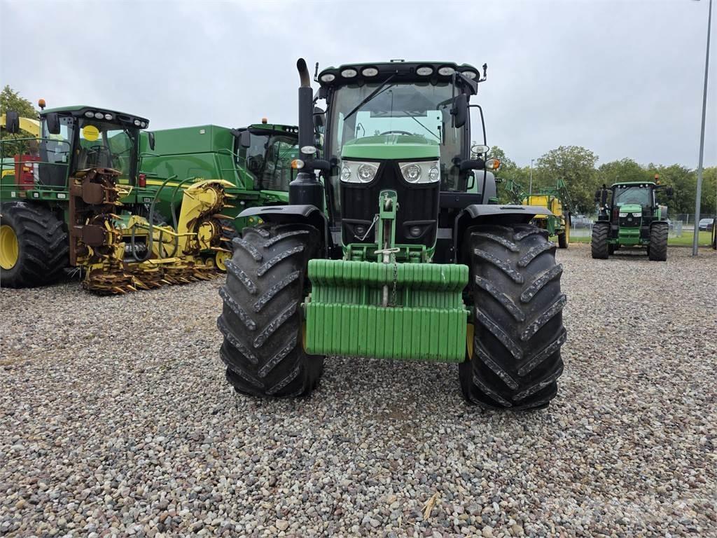 John Deere 6215R الجرارات