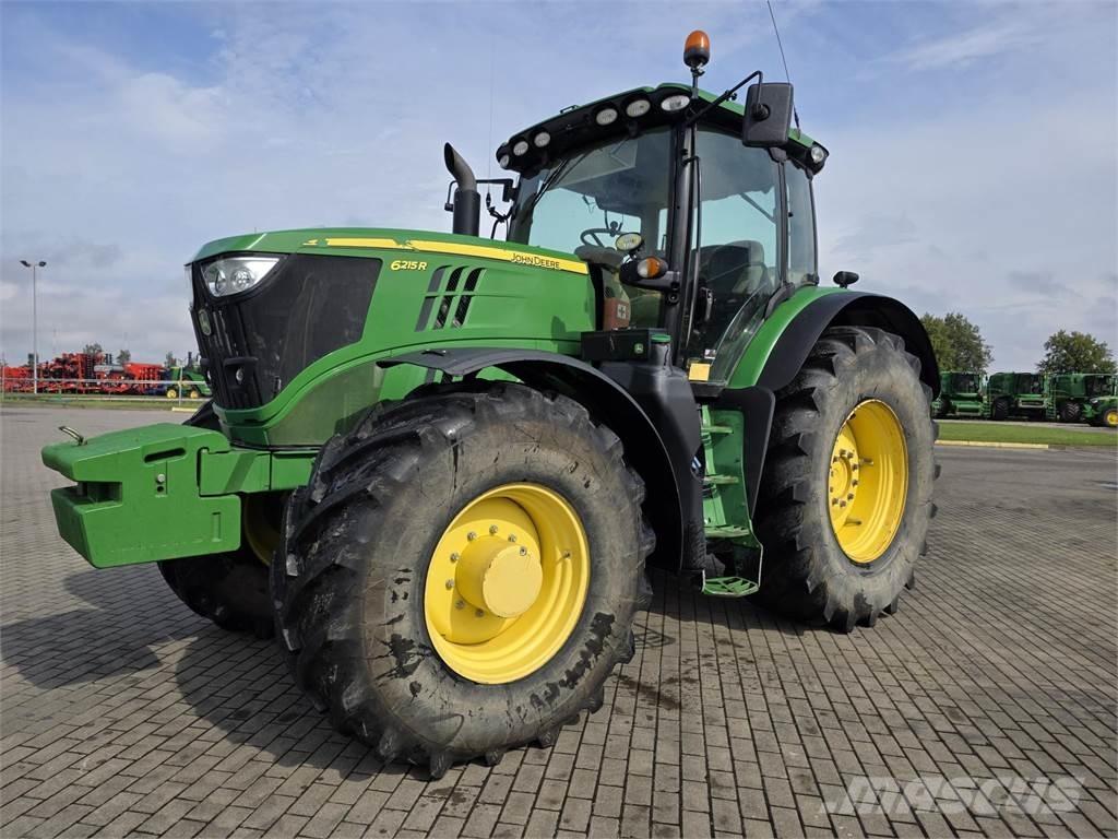 John Deere 6215R الجرارات