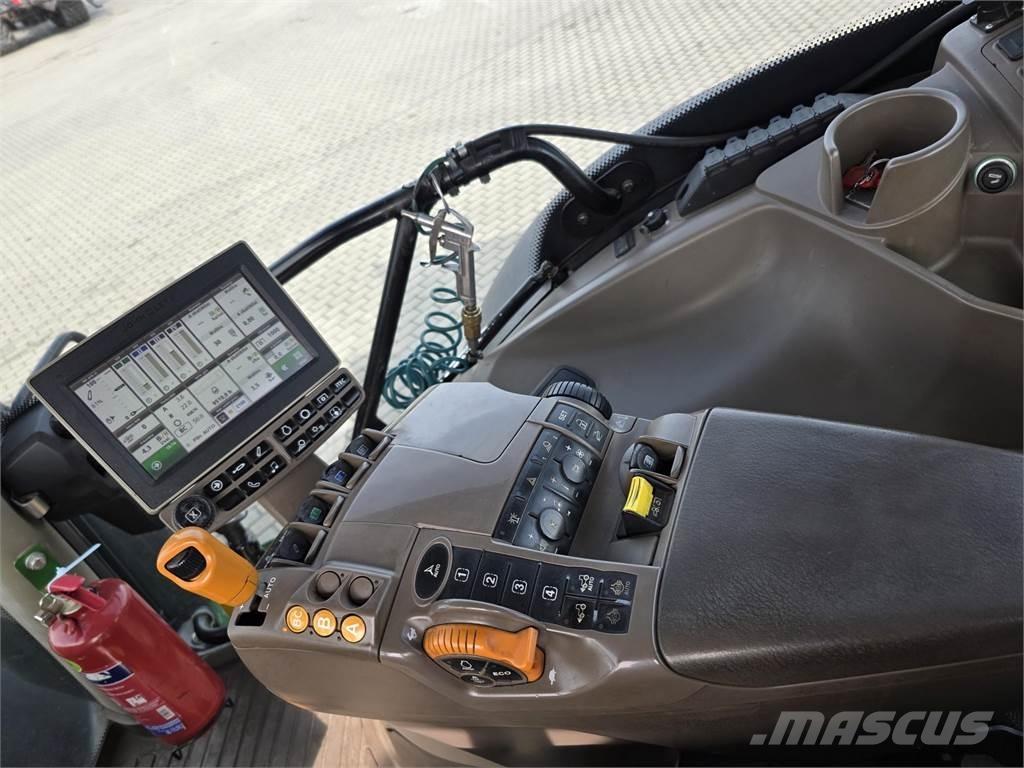 John Deere 6215R الجرارات