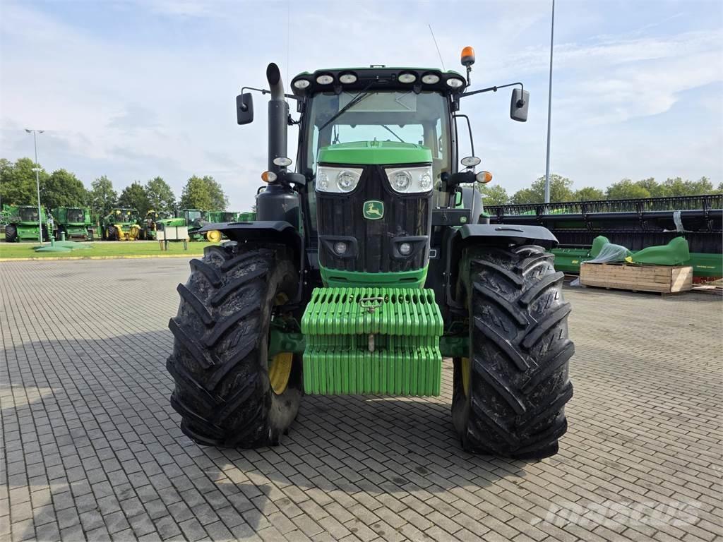 John Deere 6215R الجرارات