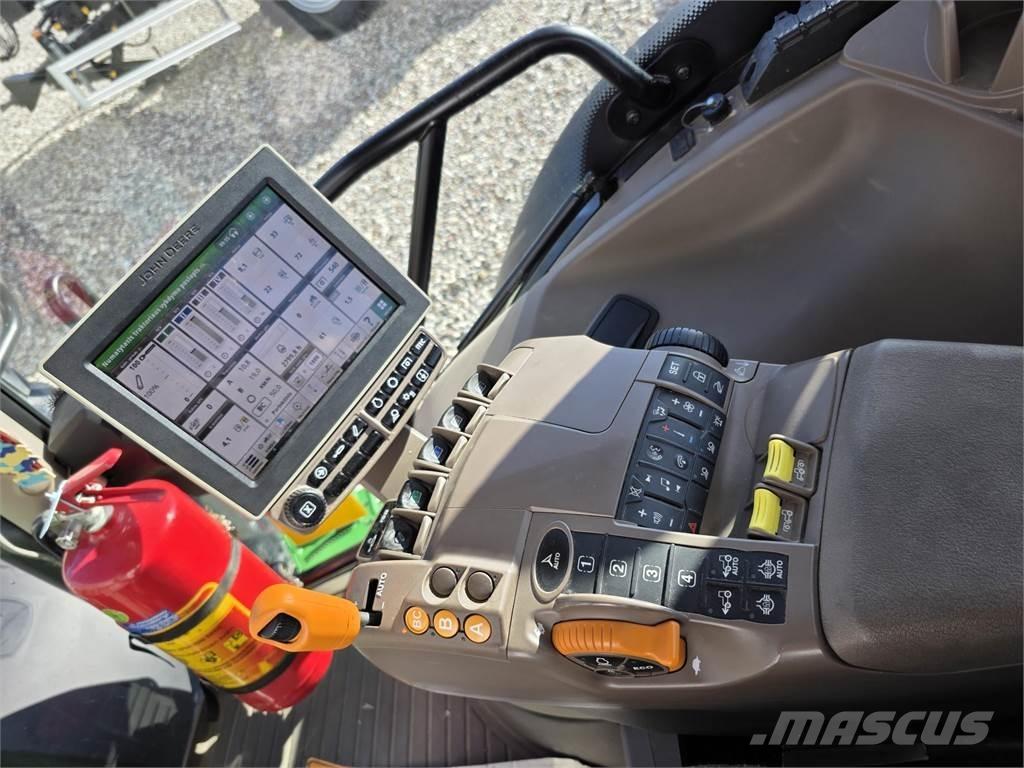 John Deere 6215R الجرارات