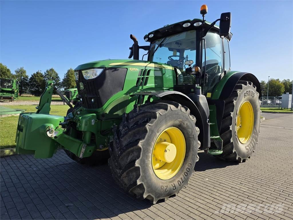 John Deere 6215R الجرارات