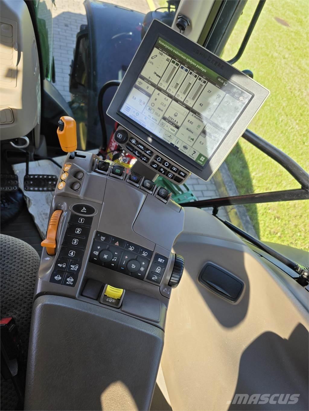 John Deere 6215R الجرارات