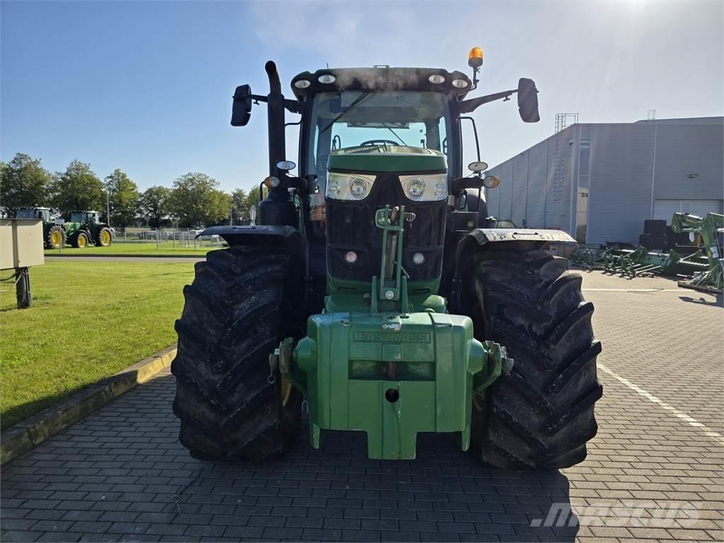John Deere 6215R الجرارات