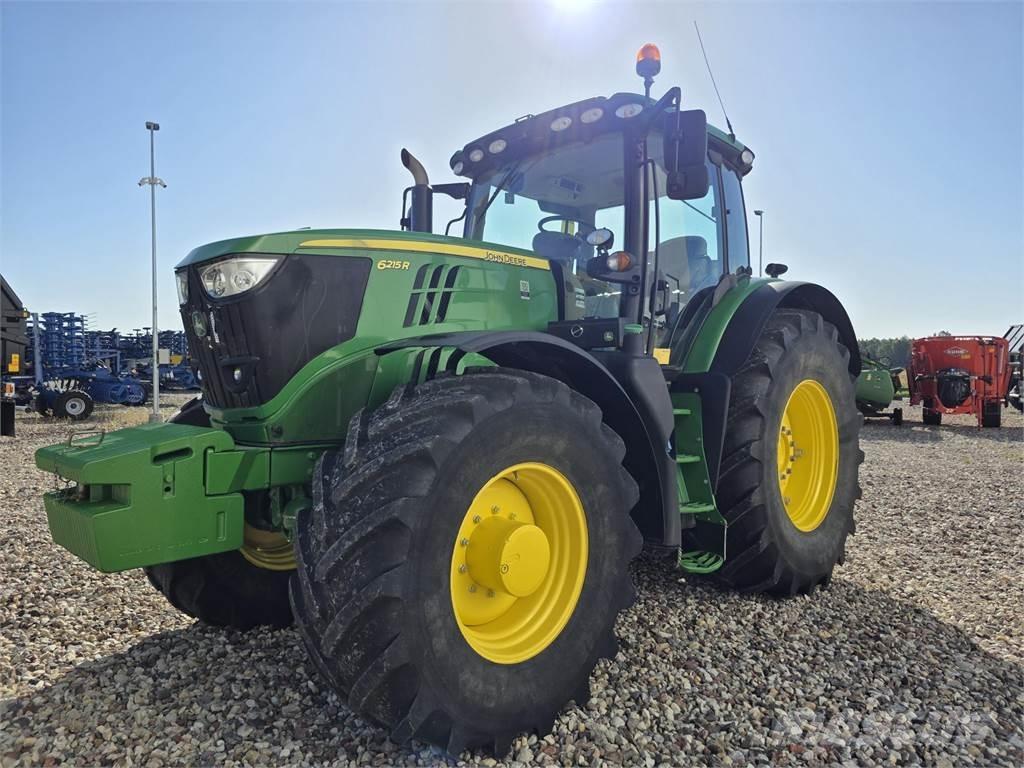 John Deere 6215R الجرارات