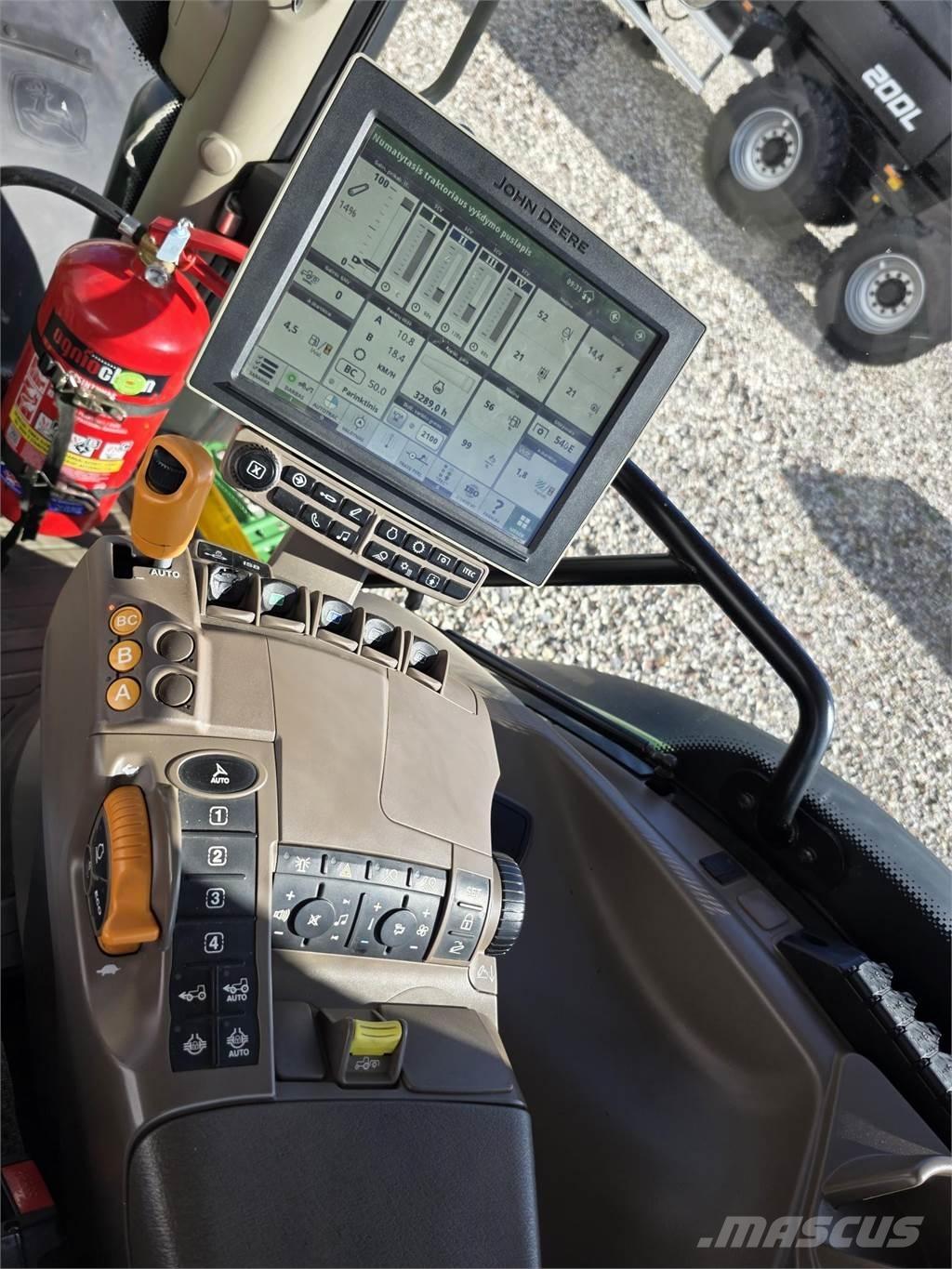 John Deere 6215R الجرارات