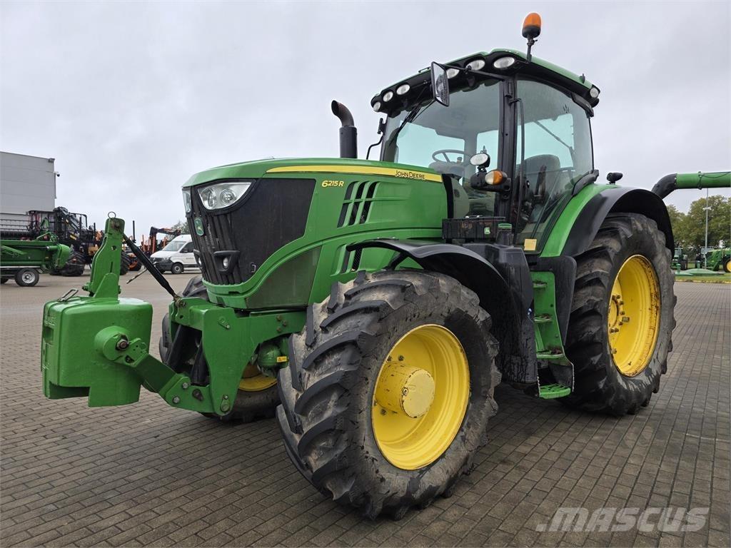 John Deere 6215R الجرارات