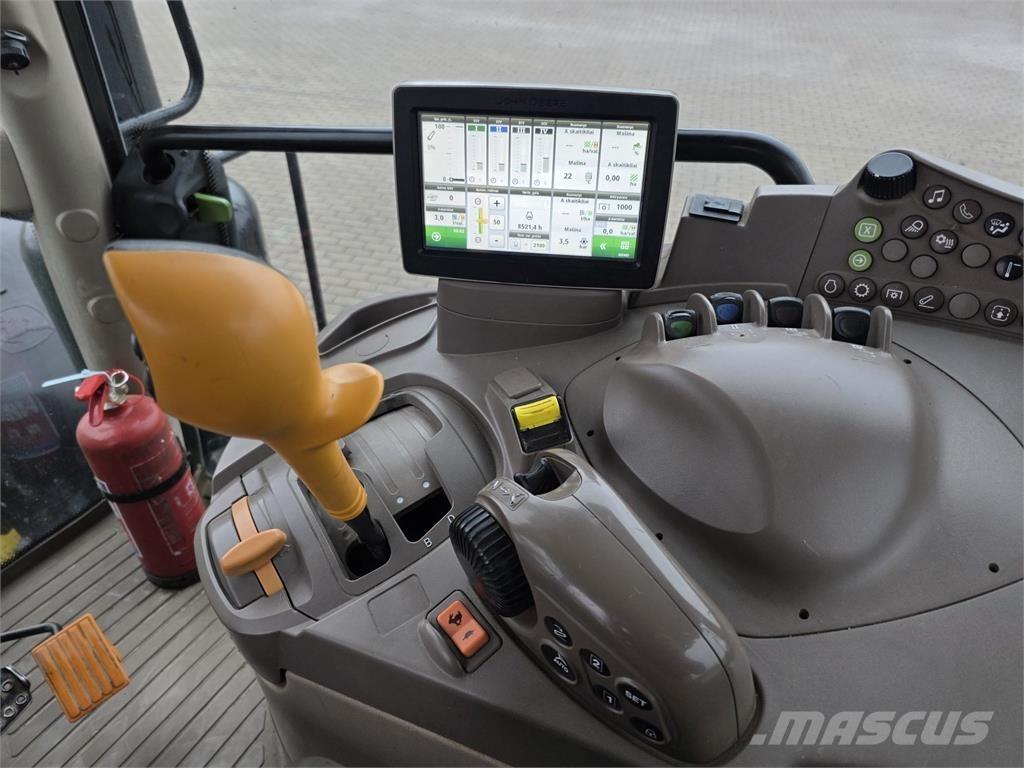 John Deere 6215R الجرارات