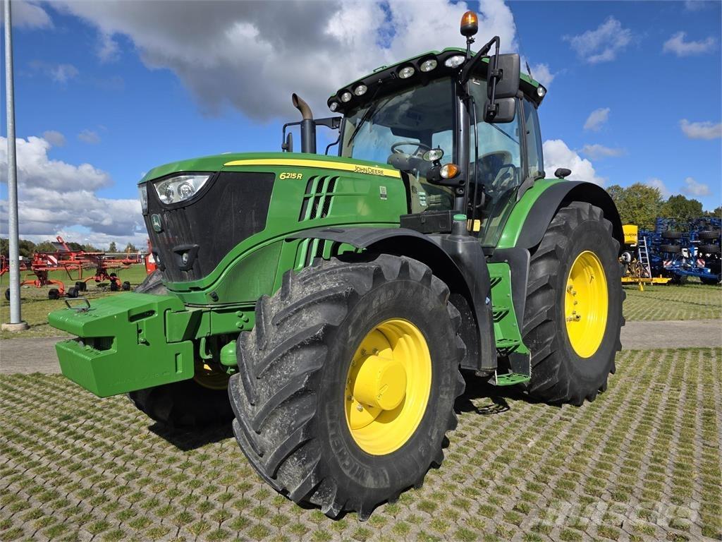 John Deere 6215R الجرارات